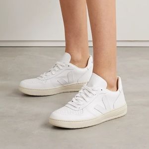 NEVER WORN Veja + NET SUSTAIN V-10 leather sneakers